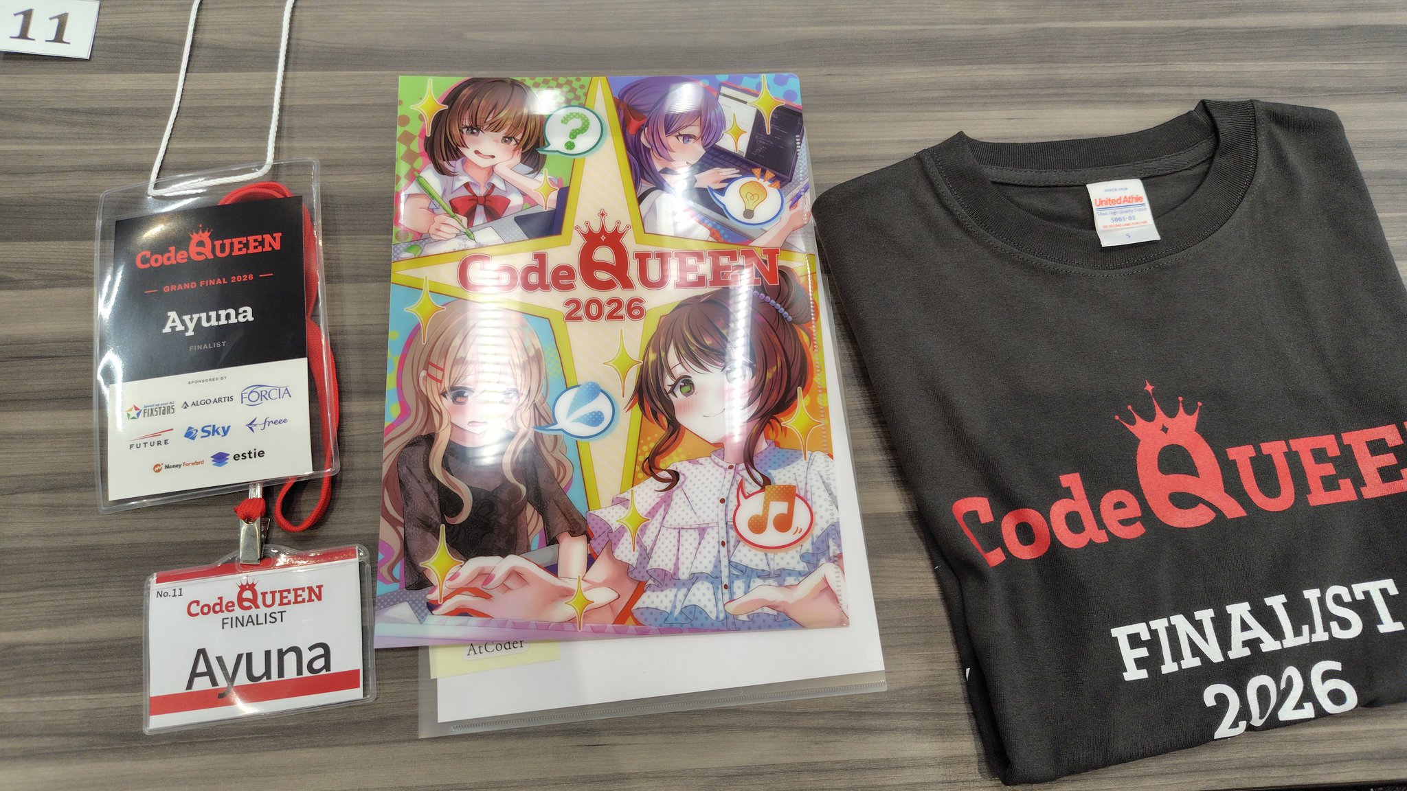 名札やTシャツなど。今年も各所のデザインが良いです。